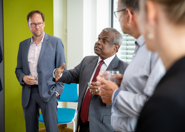 Staatsminister Dr. Abdulla Naseer von den Malediven auf Besuch am ZMT (Foto: Jan Meier, ZMT)