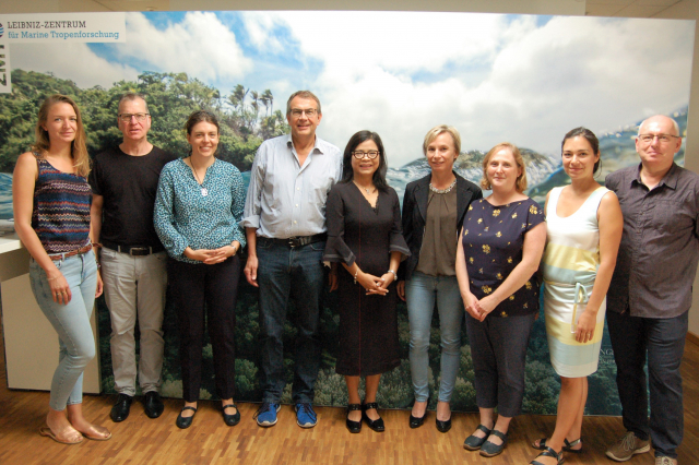 Dr. Marleen Stuhr, Uli Pint, Dr. Anna Fricke, Dr. Andreas Kunzmann, Prof. Dr. Dao Viet Ha, Prof. Dr. Hildegard Westphal, Dr. Mirta Teichberg, Dr. Astrid Gärdes and Dr. Michael Schmid  | Photo: Eike Strubelt, ZMT