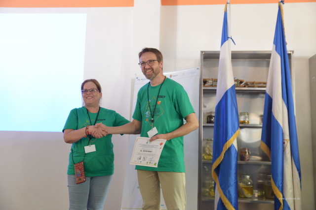 Professor Zimmer (ZMT) is pictured with Dr. Dina Morel, the organiser of the "First Tri-national Research Symposium on Coastal Marine Resources" in Honduras and director of the Environmental Protection Agency CODDEFFAGOLF