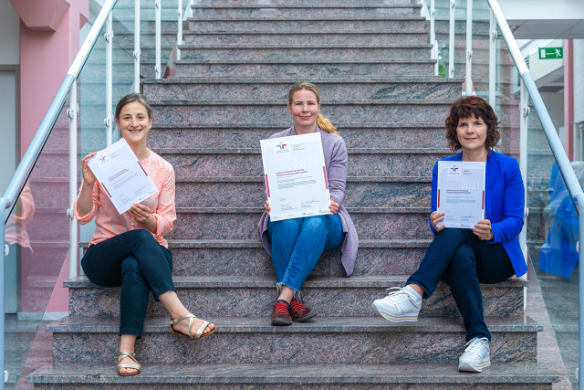 Das Projektteam audit berufundfamilie am Leibniz-Zentrum für Marine Tropenforschung (ZMT) in Bremen - v.l.n.r.: Dr. Janine Reinhard, Dr. Donata Monien (Projektleiterin) und Elke Kasper | Foto: Matej Meza, ZMT