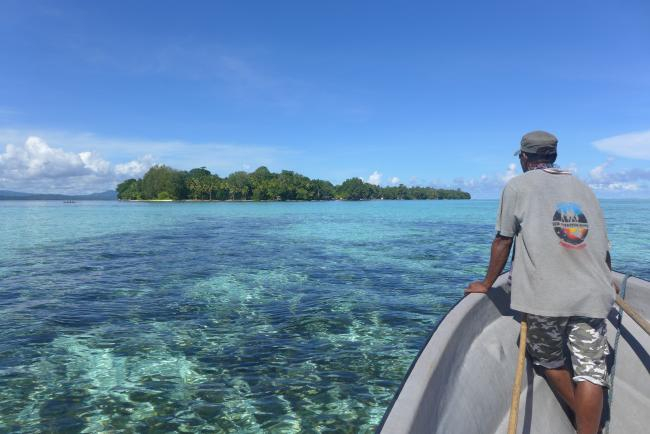 A ZMT team led by Dr. Sebastian Ferse investigated the resilience of social-ecological coral reef systems in Melanesia | Photo: Sebastian Ferse