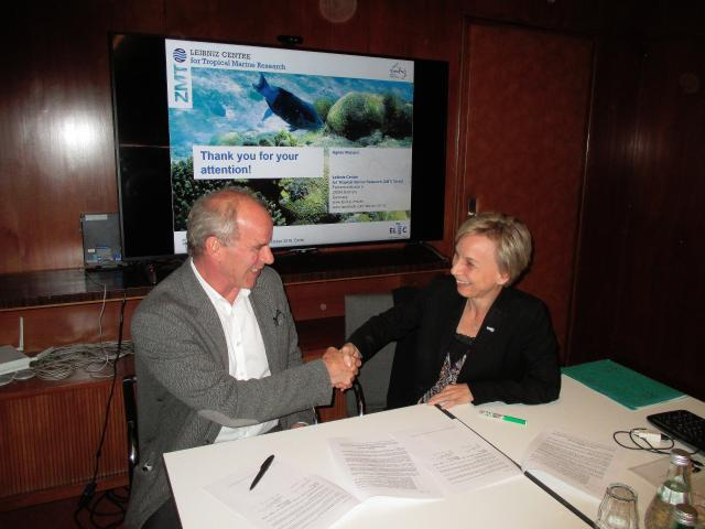 Signing of MOU by IUI and ZMT | Photo: Agnes Richard, ZMT