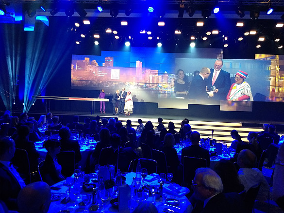 Councillor Weziwe Thusi and State Councillor Olaf Joachim (middle) accept the award  | Photo: Entwicklungszusammenarbeit Bremen [EZ Bremen]: