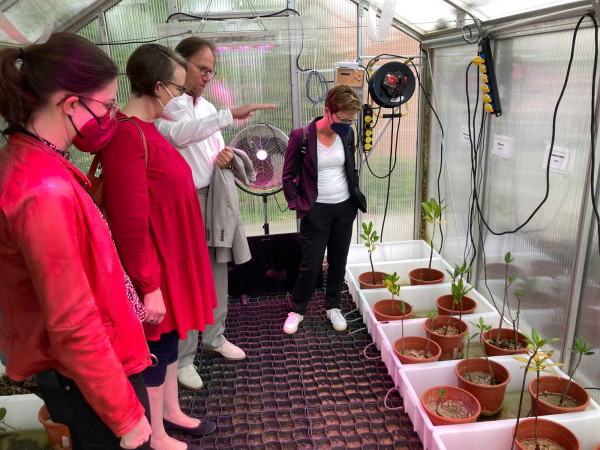 11 Besuch Senatorin Schilling am Leibniz Zentrum fuer Marine Tropenforschung ZMT 28072022 web 11 Besuch Senatorin Schilling am Leibniz Zentrum fuer Marine Tropenforschung ZMT 28072022 web