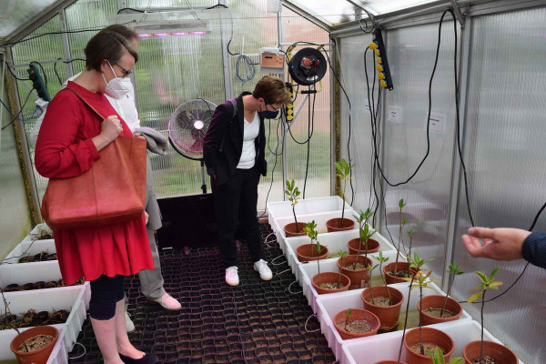 12 Besuch Senatorin Schilling am Leibniz Zentrum fuer Marine Tropenforschung ZMT 28072022 web 12 Besuch Senatorin Schilling am Leibniz Zentrum fuer Marine Tropenforschung ZMT 28072022 web