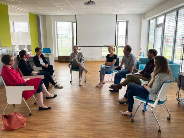 13 Besuch Senatorin Schilling am Leibniz Zentrum fuer Marine Tropenforschung ZMT 28072022 web 13 Besuch Senatorin Schilling am Leibniz Zentrum fuer Marine Tropenforschung ZMT 28072022 web