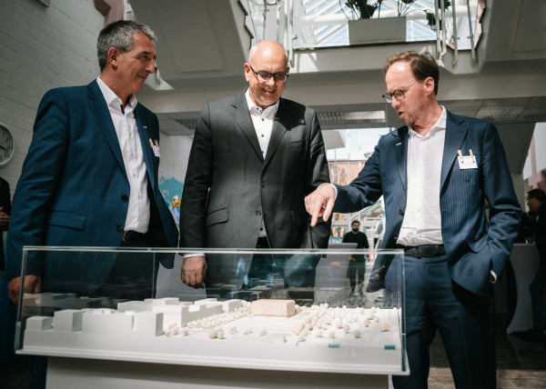 4 Besuch des Bremer Buergermeisters Andreas Bovenschulte am ZMT web 4 Besuch des Bremer Buergermeisters Andreas Bovenschulte am ZMT web