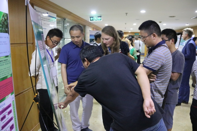 Researchers and stakeholders from different sectors presented the environmental problems they face in their work in Hainan's coastal ecosystems and discussed proposals to improve cooperation between scientists and non-scientific stakeholders. Photo: Hainan University