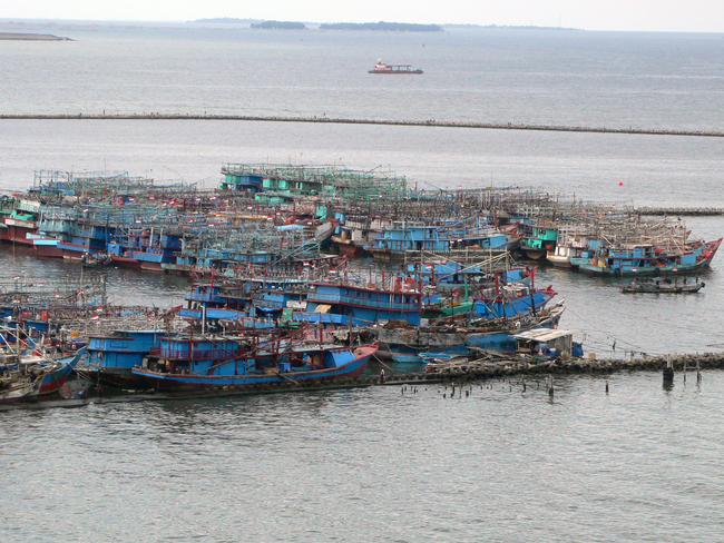 Fishing boats in Jakarta Bay, Indonesia | Photo: Anna-Katharin Hornidge