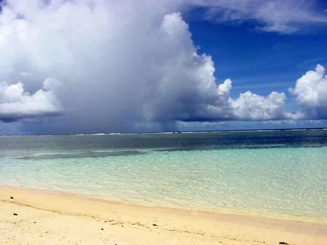 Tropical rainfall largely results from organised convective clouds, that is, clouds that are clustered spatially. Thunderstorm developing in Palau | Photo: Sonia Bejarano, ZMT