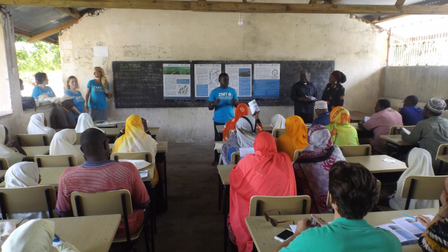 ‘Seagrass for Life’ workshop at the primary school in Uroa on the East coast of Zanzibar | Photo: M. Schmieder
