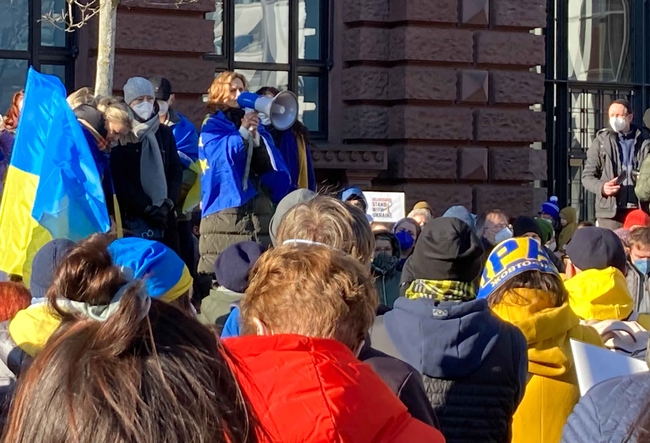 Mehr als 4.000 Menschen versammelten sich bei der jüngsten Friedensdemonstration auf dem Bremer Domshof, um gegen den Krieg in der Ukraine zu protestieren | Foto: A. Daschner, ZMT
